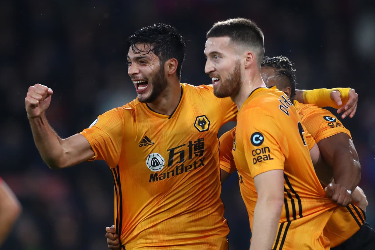 Moutinho (21’) abrió el marcador para los Wolves y Jiménez (31’) marcó el 2-0. Cook (59’) marcó el descuento.