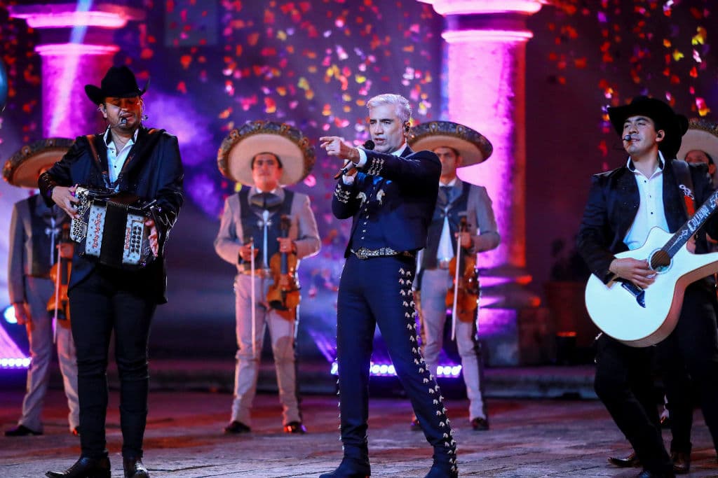 Estrellas como Natalia Lafourcade se llevo el mejor albúm, Residente recibió el premio a la canción del año y Alejandro Sanz fue el ganador de la grabación del año. Estos fueron los premios mas destacados de la noche.