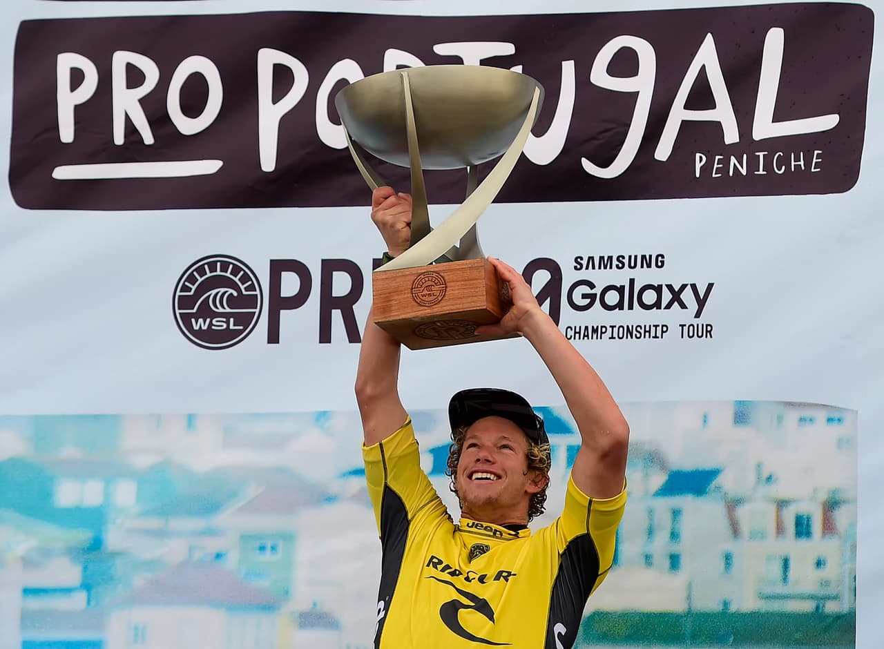 El surfista estadounidense John John Florence fue el campeón de 2016, en una temporada en la que mostró mucha superioridad sobre sus rivales.