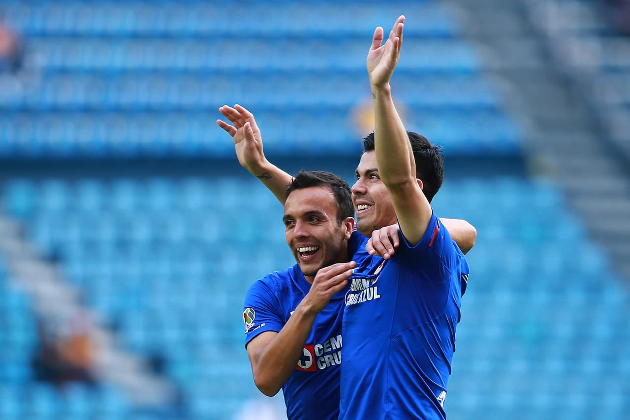 MEXICO CITY, MEXICO - OCTOBER 28: Francisco Silva (R) of Cruz Azul celebrates his team's first goal with teammate Omar Mendoza (L) during the 15th round match between Cruz Azul and Tigres UANL as part of the Torneo Apertura 2017 Liga MX at Azul Stadium on October 28, 2017 in Mexico City, Mexico. (Photo by Manuel Velasquez/Getty Images)