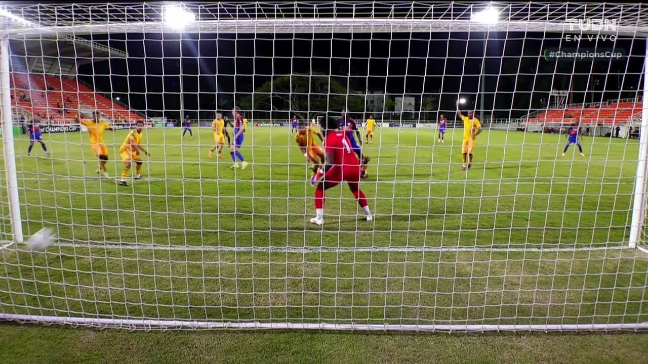 ¡Cayó el primero! Barlow remata en una serie de rebotes y Cincinnati ya lo gana