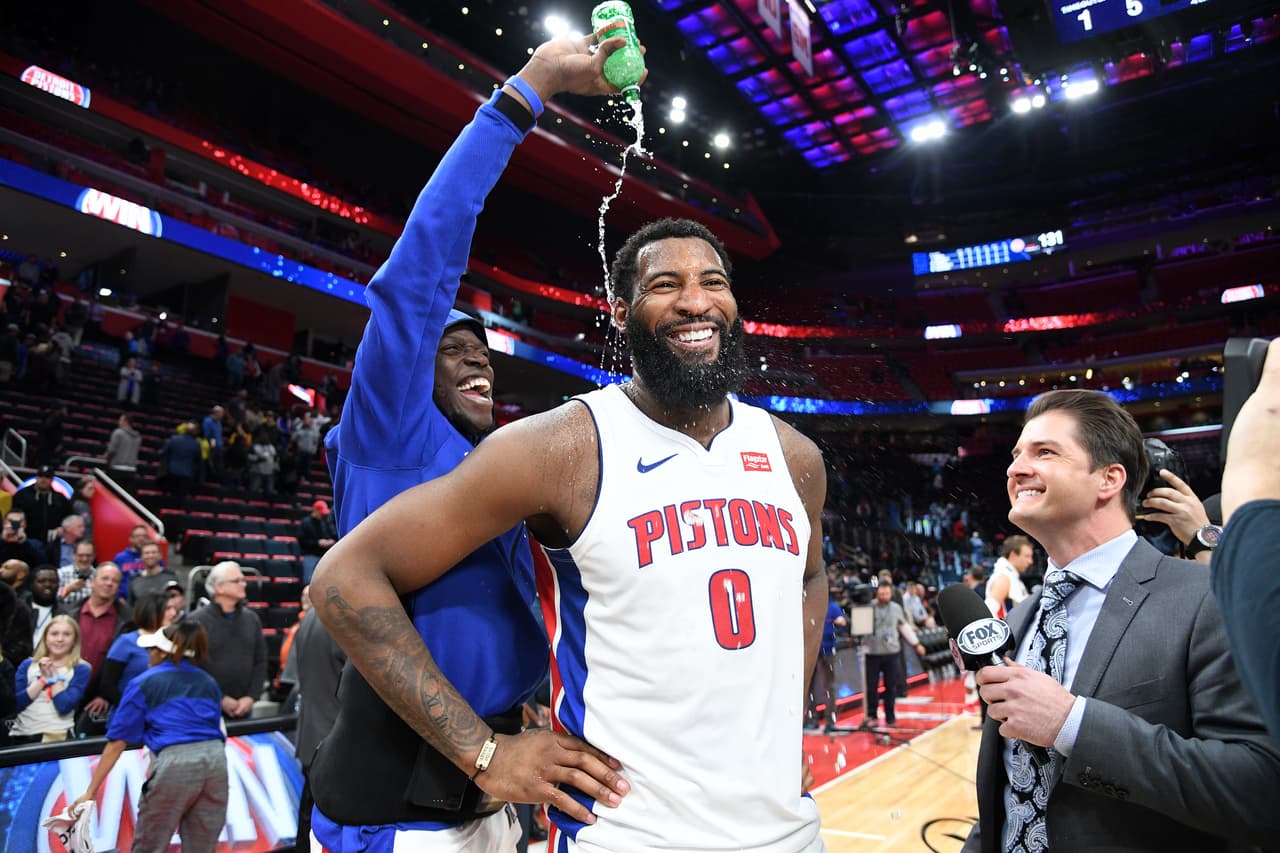 Timberwolves 114-131 Pistons: el quinteto de Detroit frenó al de Minnesota y lo dejó en 30 triunfos en el Oeste ocupando el décimo lugar. Andre Drummond fue, sin duda, el mejor de la noche en el Little Caesars Arena llegando a 31 puntos, 15 rebotes y una asistencia.