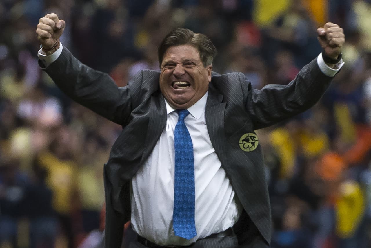 Afición 'madrugó' en festejos de América y Herrera lo presumió