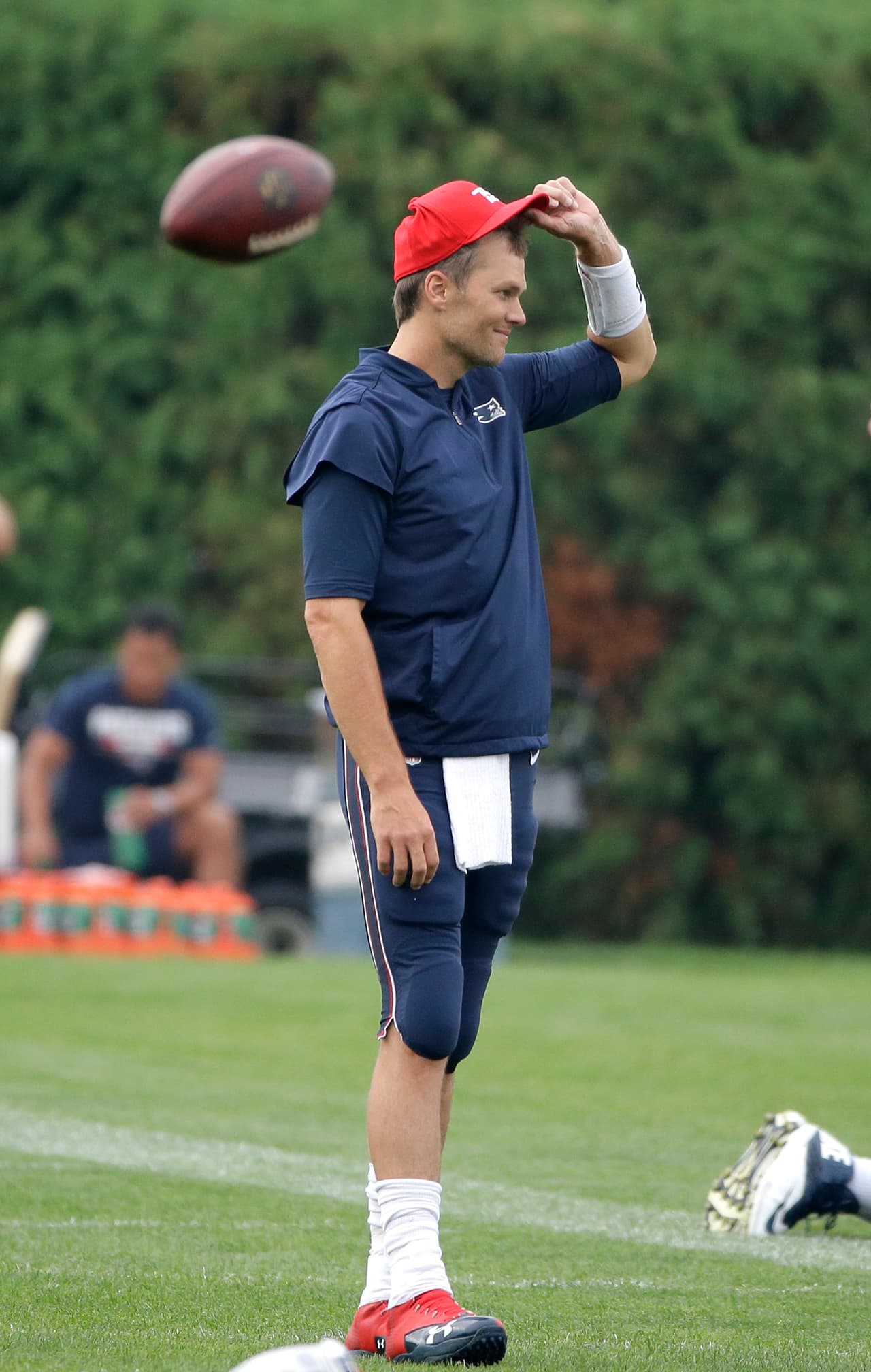 Los aficionados de los New England Patriots acudieron a la práctica en Foxborough, Massachusettsde este hoy 3 de agosto de 2017 para festejar con porras y letreros a su ídolo Tom Brady quien cumplió 40 años este jueves.