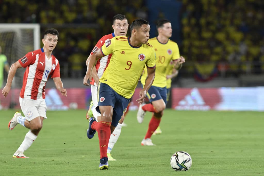 Colombia y Paraguay no se hacen daño en su empate 0-0 y Chile cae frente a Ecuador 0-1 con un hombre menos.