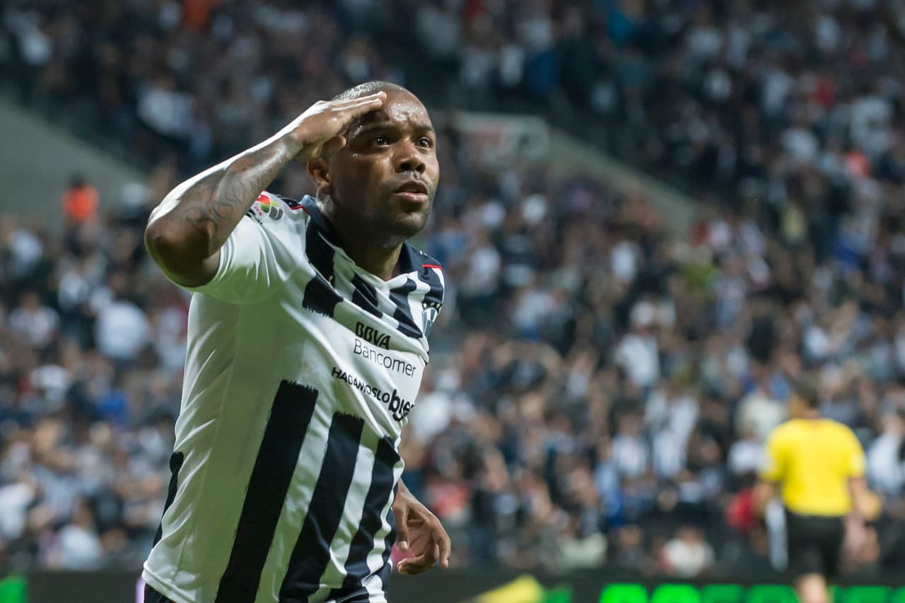 Aunque finalmente, Dorlan Pabón consiguió igualar el marcador a dos goles entre Rayados y Chivas.