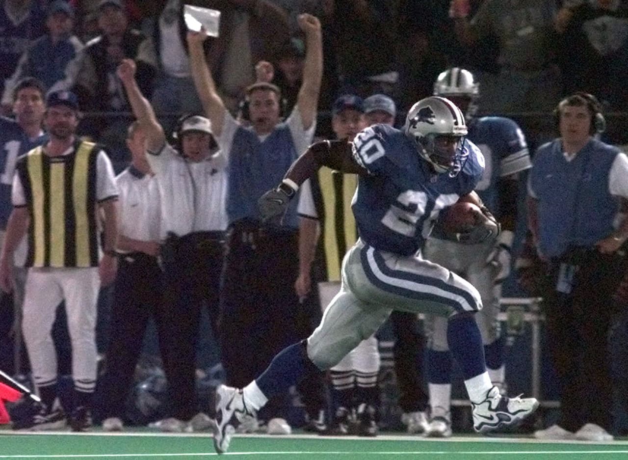 3.- Barry Sanders (1989-98 Detroit Lions).- 15,269 yardas.