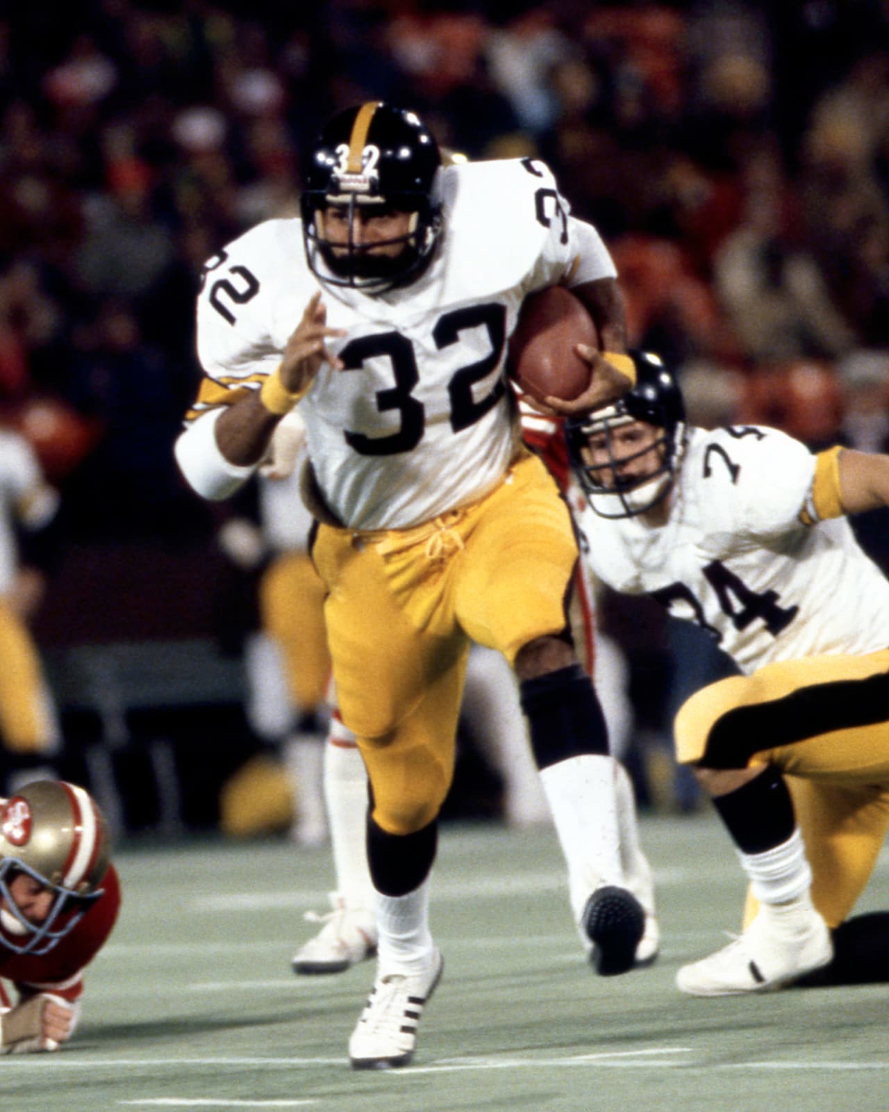 13.- Franco Harris (1972-83 Pittsburgh Steelers, 1984 Seattle Seahawks).- 12,120 yardas.