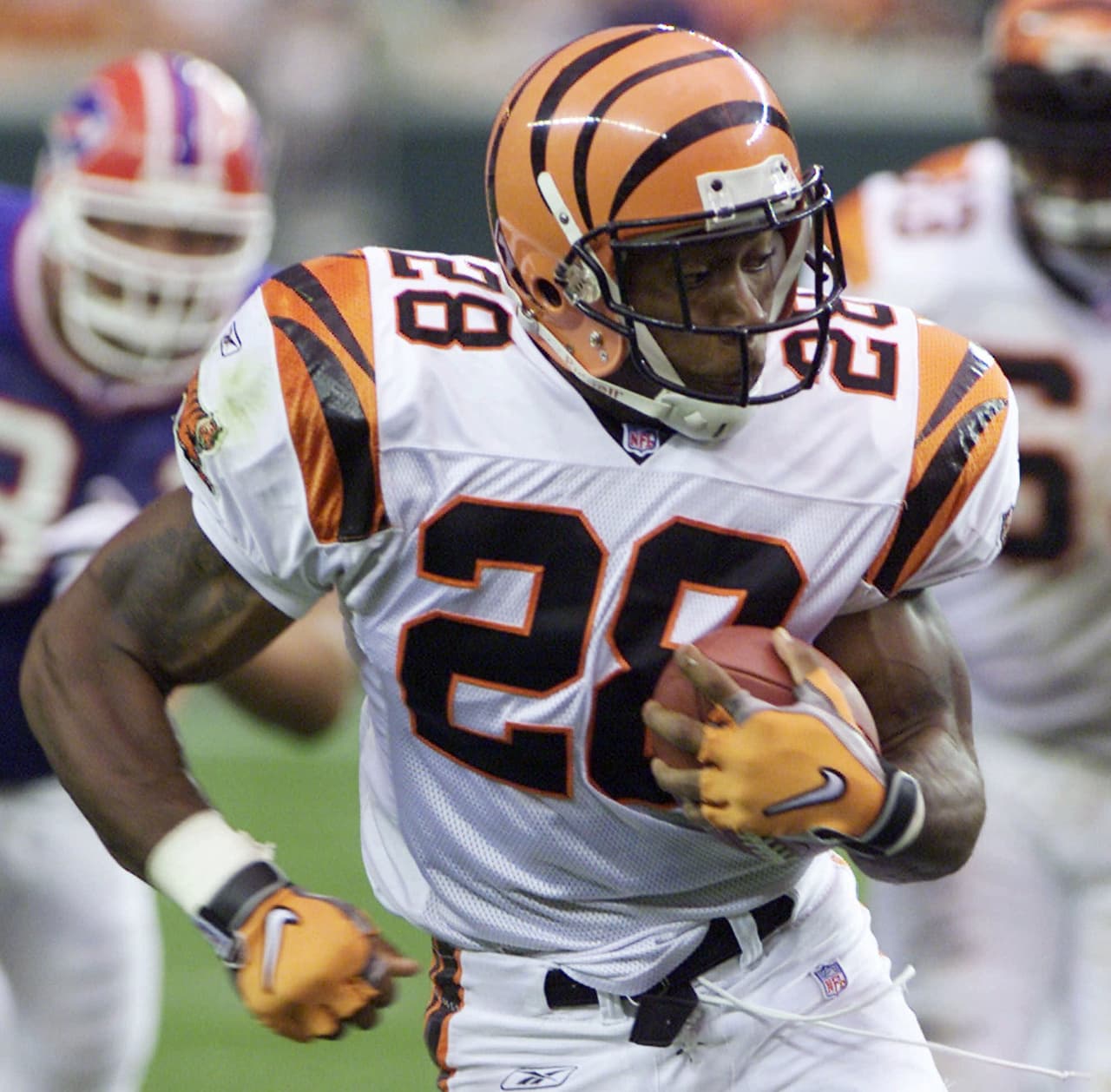 20.- Corey Dillon (1997-2003 Cincinnati Bengals, 2004-06 New England Patriots).- 11,241 yardas.