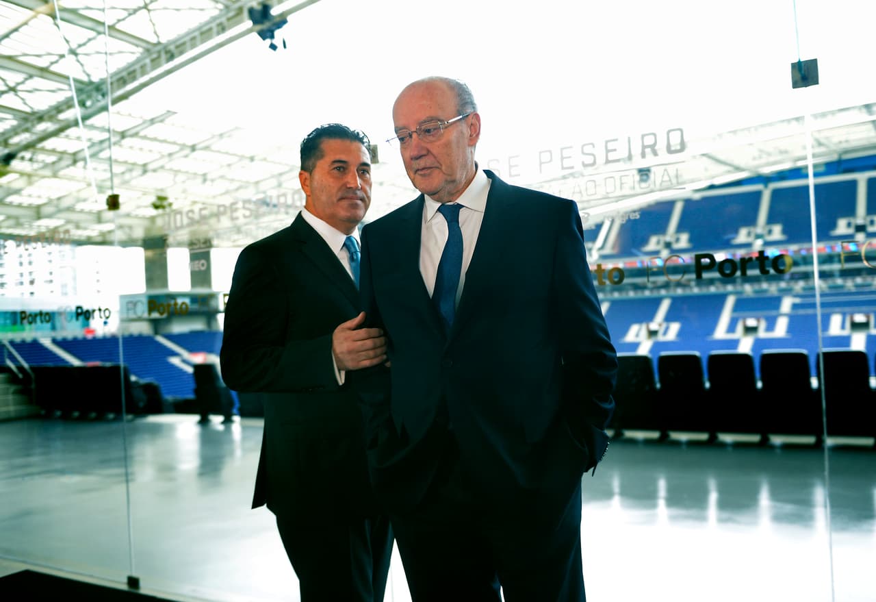 Jorge Nuno Pinto da Costa (derecha)