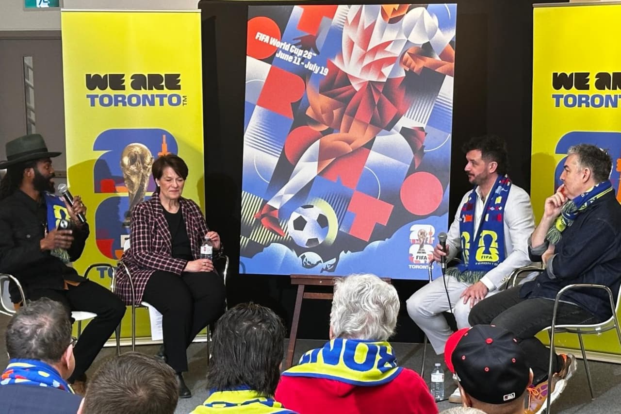 Toronto da bienvenida al mundo con póster del Mundial 2026  