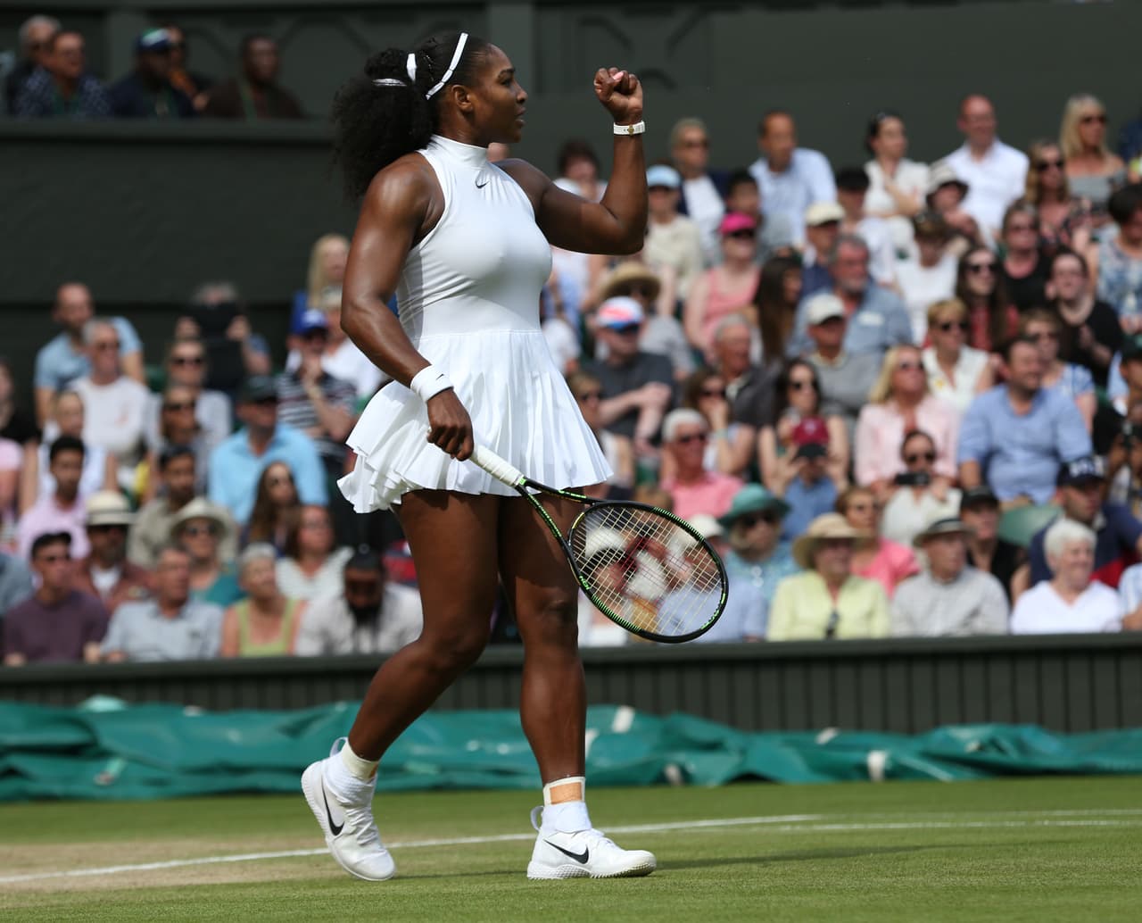 Serena Williams avanzó a semifinales en Wimbledon 2016.