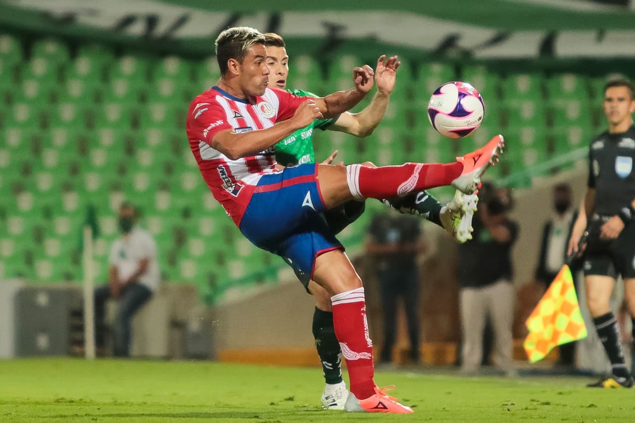 Con goles de Julio Furch y Gael Sandoval, los Guerreros consiguen tres importantes puntos y superan a al Rebaño Sagrado en la tabla.