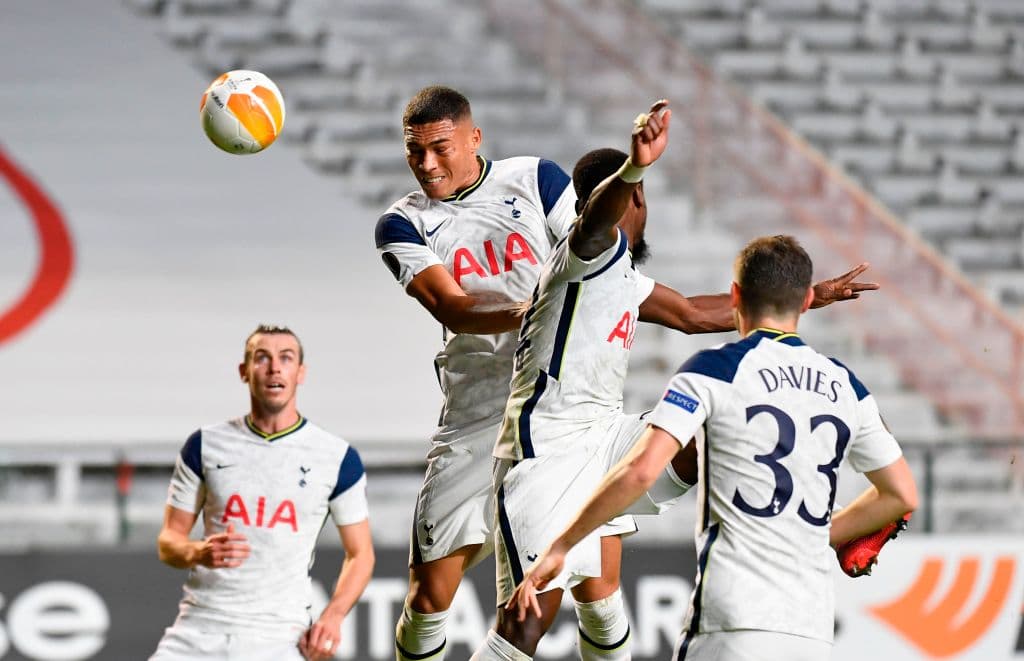 Tottenham es derrotado ante Royal Antwerp por la mínima. Lior Refaelov se encargó de darle la victoria a su equipo a los 29 minutos del encuentro. Los de Mourinho no pueden ante el equipo belga durante la segunda fecha de la UEFA Europa League.