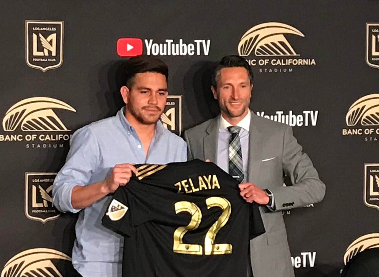 El LAFC de Carlos Vela se anota un punto con la afición salvadoreña con la llegada de 'Fito' Zelaya 