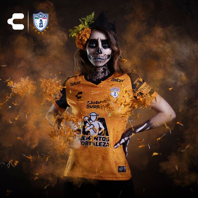 Pachuca se lució con el color de cempasúchil, flor usada en los altares de muertos.