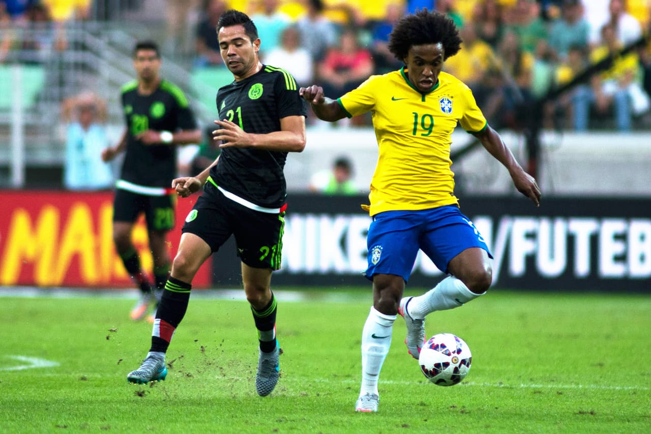 George Corral: El lateral dejó de hacer su tarea principal que es la de defender e intentó mostrarse más en el ataque. Los atacantes brasileños le ganaron en varias ocasiones la espalda dejando la zona baja de México vulnerable. Calificación: 6