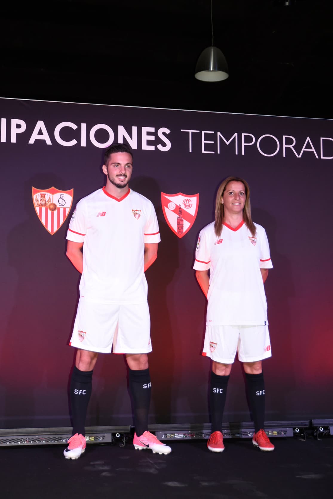 Este miércoles el Sevilla F.C. dio a conocer sus nuevos uniformes para la nueva temporada. La principal no tendrá grandes novedades.