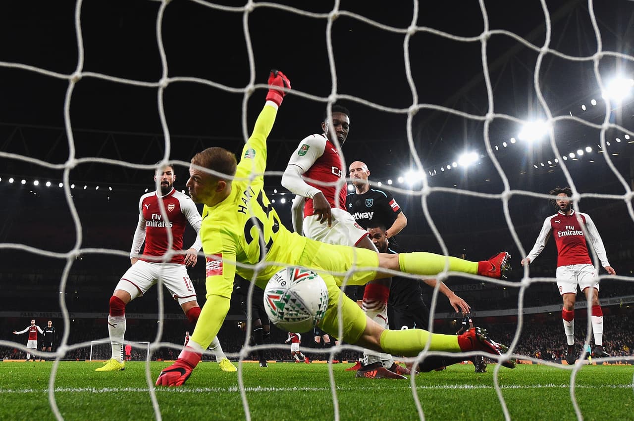 El delantero aprovechó para simplemente empujar el balón al frente de Hart y poner al minuto 42 del primer tiempo e 1-0.