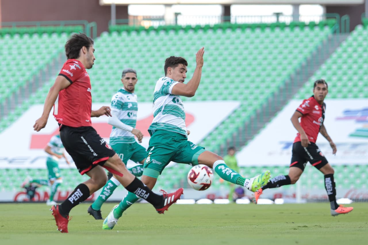 Los Santos no aprovechan la localía frente al Atlas, y con muy pocas llegadas, los Guerreros y los Zorros se dividen los puntos.