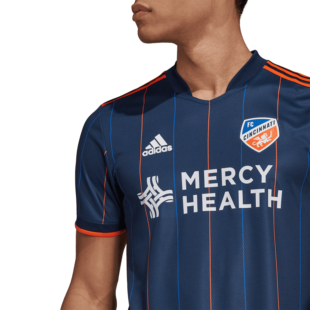 'La Camiseta Dinámica' tendrá el honor de ser la que el primer equipo use cuando a mediados de mayo se inaugura el West End Stadium.
<br>