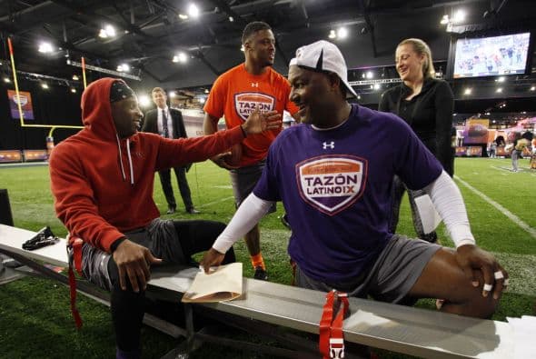 La Conferencia Nacional se impuso a la Conferencia Americana en el Tazón Latino IX y Hristo Stoichkov, para sorpresa de todos, fue reconocido como el MVP del juego, disfruta aquí de las mejores imágenes (Foto: Mario Castillo).