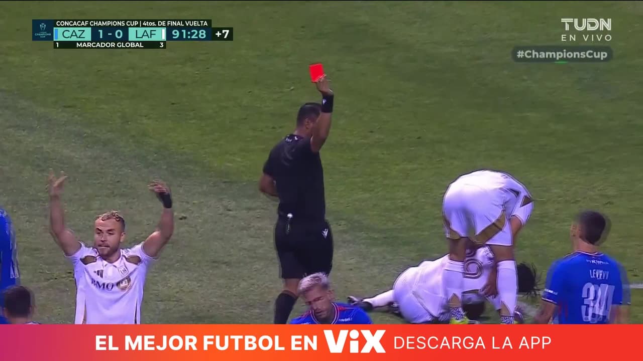 ¡Entrada criminal de Piovi y se va expulsado! Cruz Azul se queda con 10