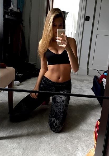 La espectacular modelo es novia del italiano Graziano Pelle, jugador del Southampton, Viktoria es considerada una de las Wags del fútbol inglés por su belleza que deslumbra cada fin de semana en los estadios.