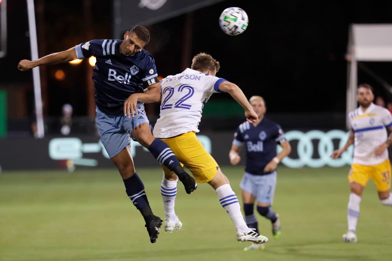 Con goles de Andy Rios, Chris Wondolowski, Shea Salinas y del mexicano Oswaldo Alanís, los San Jose Earthquakes vinen de atrás para derrotar a los Vancouver Whitecaps.