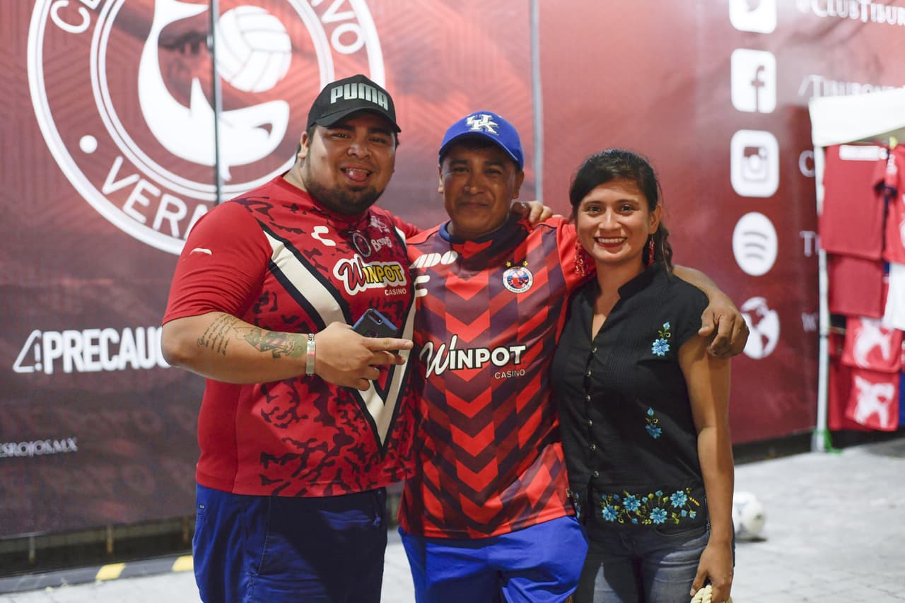 Los fanáticos de Veracruz en el estadio Luis Pirata Fuente previo al duelo por la jornada 8 del 
<a href="https://www.univision.com/deportes/futbol/liga-mx/*">Clausura 2019</a> contra Cruz Azul.