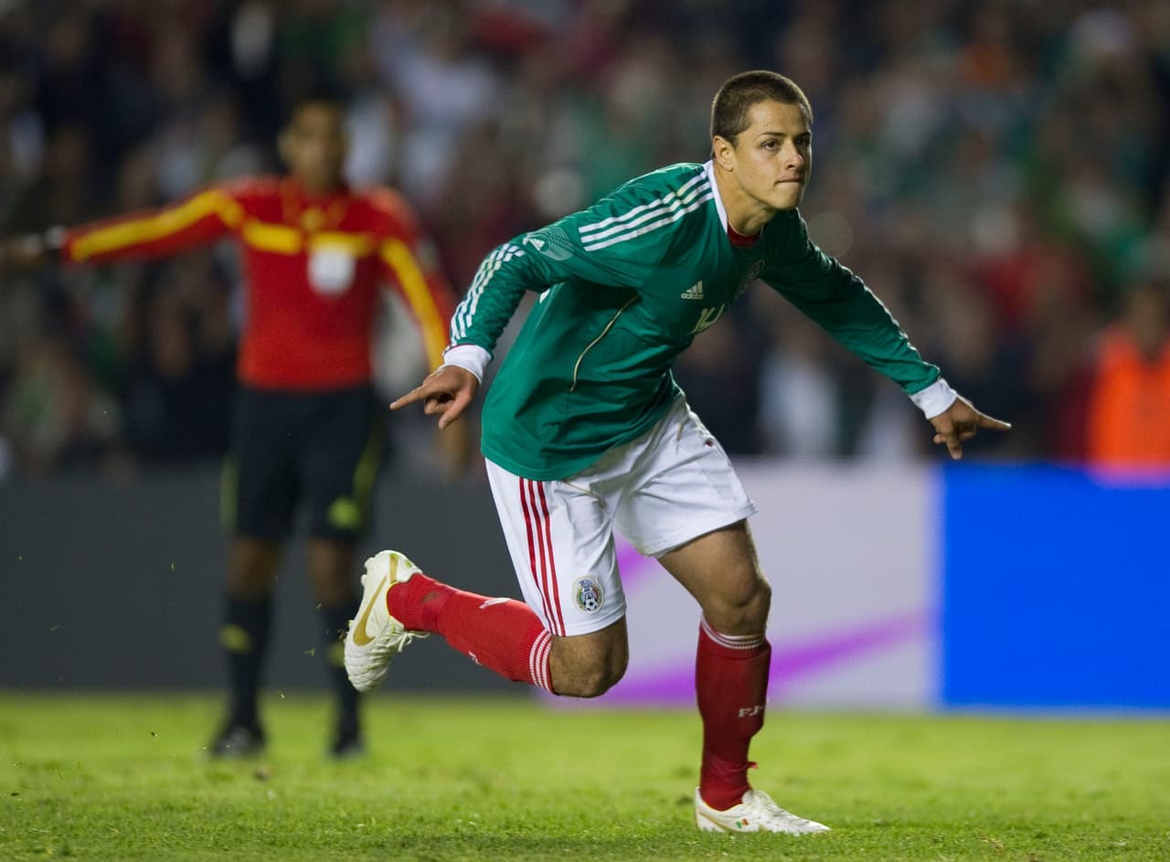Así fue la celebración de Hernández en su gol de penalti contra Serbia en el triunfo 2-0 en amistoso el 1 de marzo de 2012.