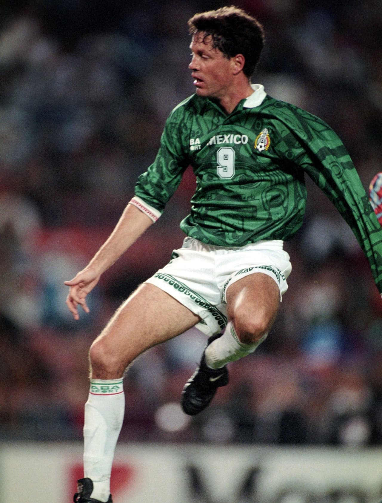 9.- Ricardo Peláez (México 5-0 San Vicente) (11 de enero de 1996).- Y el actual Presidente Deportivo del América también hizo dos goles en ese juego, a los minutos 70 y 90 para cerrar la esperada goleada del cuadro azteca. (Foto: Mexsport).