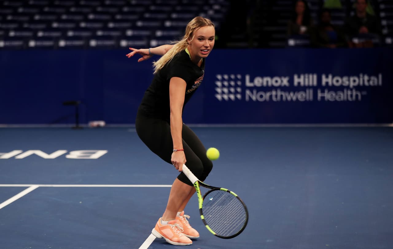 Caroline Wozniacki, exnúmero uno del mundo y ahora 19 en el ranking, es una figura reconocida en el tenis mundial no solo por su capacidad sino por su rostro angelical y su cuerpo atlético. La danesa tiene una gran combinación entre su buen juego y su sobresaliente belleza que la hacen un referente en WTA.