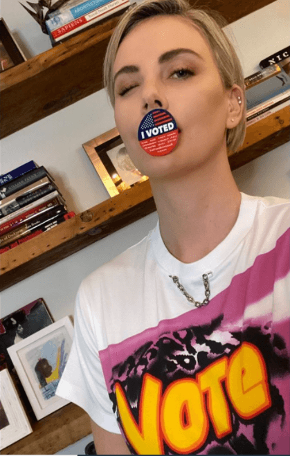Charlize Theron | Así mostraron su voto las celebridades en sus redes sociales.