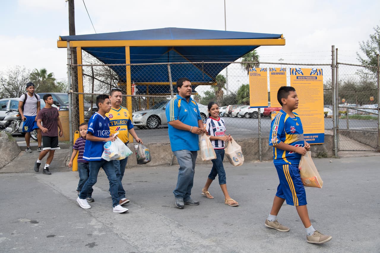 A pesar de las múltiples donaciones, los aportes todavía son necesarios pues incluso aún se buscan personas entre los escombros.