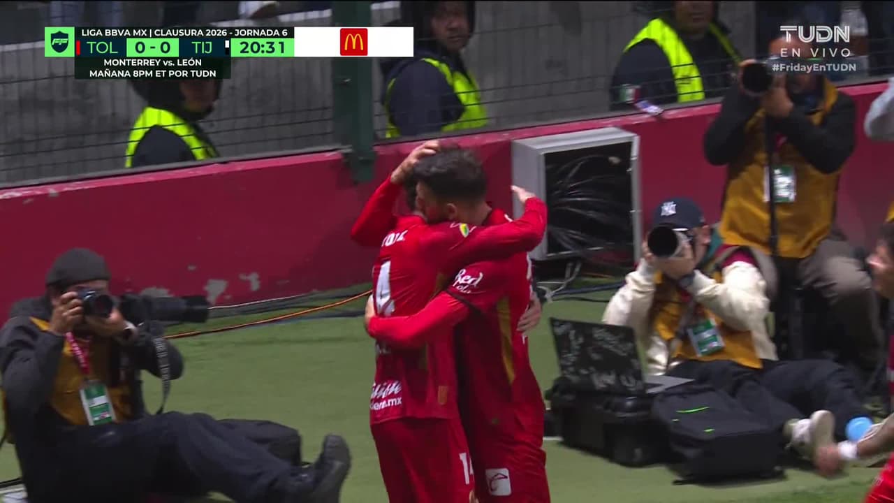 ¡Ya lo gana el Toluca! Enfermo control de Marcel para ponerle medio gol a Paulinho