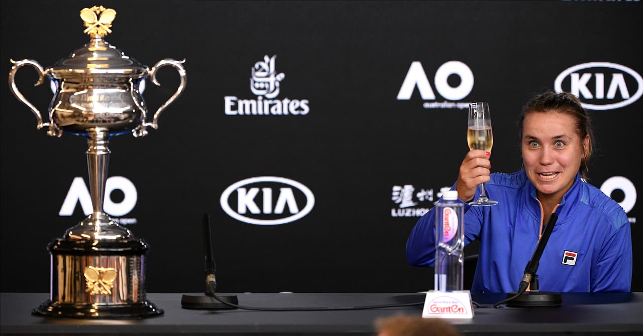 “Oficialmente, mi sueño se ha hecho realidad. Los sueños se hacen realidad. Así que, si tienen un sueño, vayan a por él y se hará realidad”, expresó la campeona más joven en Melbourne Park desde 2008.