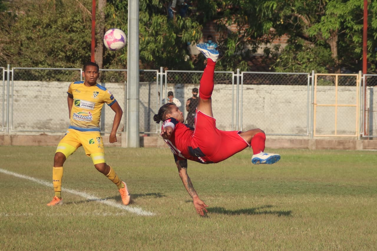 'Gullit' Peña: "Nunca han visto una foto mía tomando"