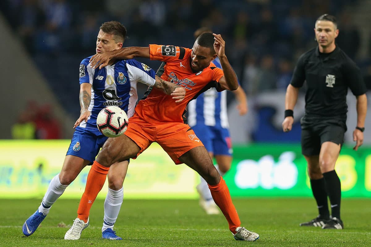 Con juego fuerte en marca el Portimonense buscó defender su ventaja obtenida en los primeros minutos.