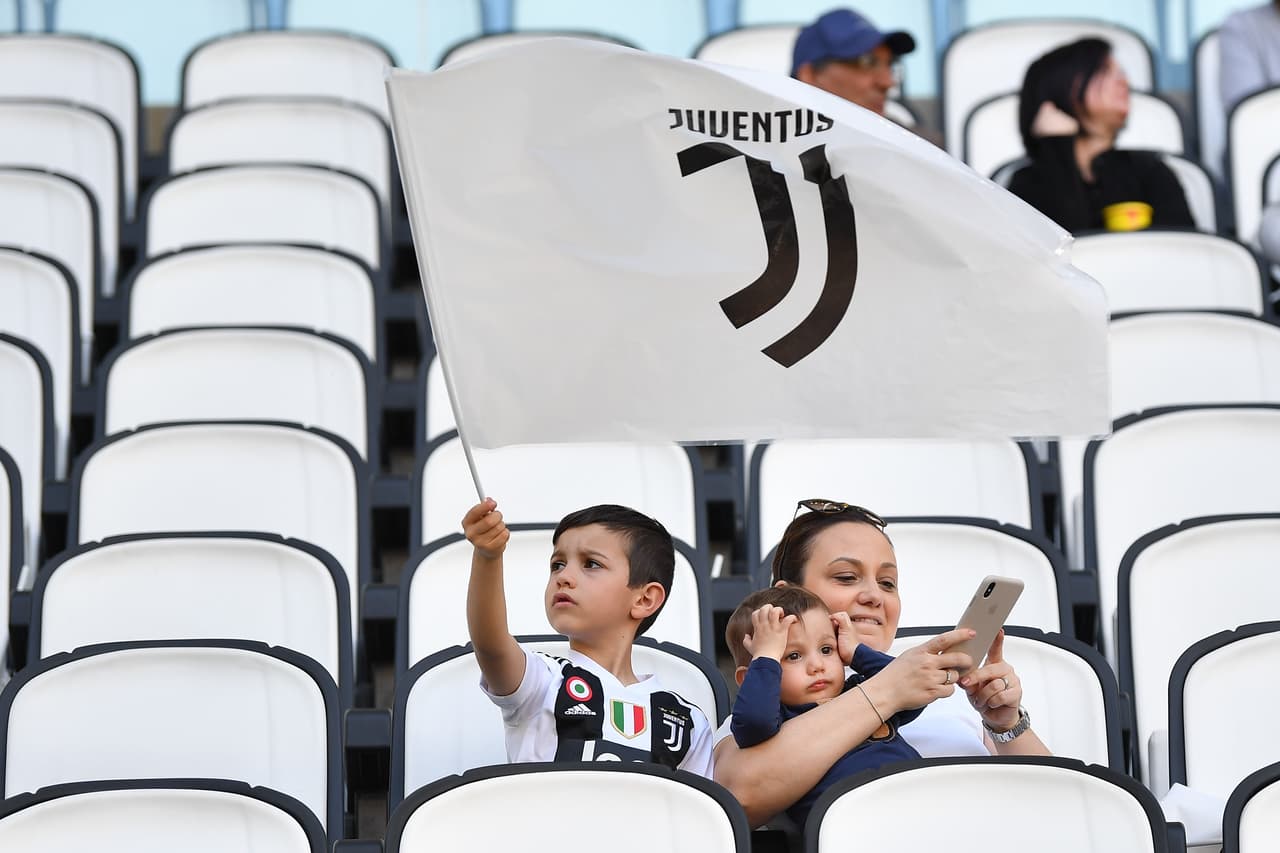 El equipo femenino de Juventus jugó su primer partido en el Allianz Stadium, donde convocó 39 mil fanáticos que vieron su triunfo 1-0 sobre Fiorentina. Así quedaron cuatro puntos arriba del segundo lugar a falta de tres fechas del cierre del torneo.