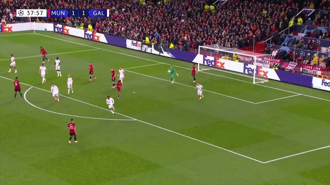 ¡TIRO ATAJADO! disparo por Sofyan Amrabat.