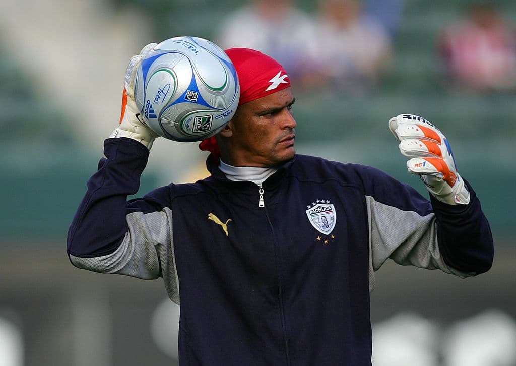 Miguel Calero sufrió una segunda trombosis venosa en el brazo izquierdo, lo que le ocasionó un infarto cerebral que terminó con su vida en el 2012.