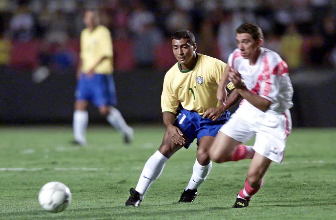 También en Copas del Mundo se han visto las caras, primero en el Mundial de México 1970 en el que Brasil derrotó 4-2 a Perú en cuartos de final y luego en Argentina 1978 con triunfo brasileño por 2-0.