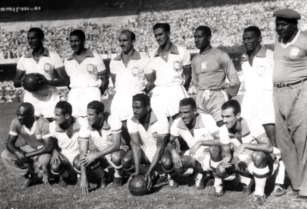 Los siguientes tres encuentros, dos de ellos en Copa América, también fueron triunfos brasileños y fue hasta el año de 1953 cuando Perú logró su primera victoria sobre la ‘verde-amarela’ en la Copa América cuando se disputó en territorio peruano. Esa derrota de Brasil por la mínima les costó al final el título.