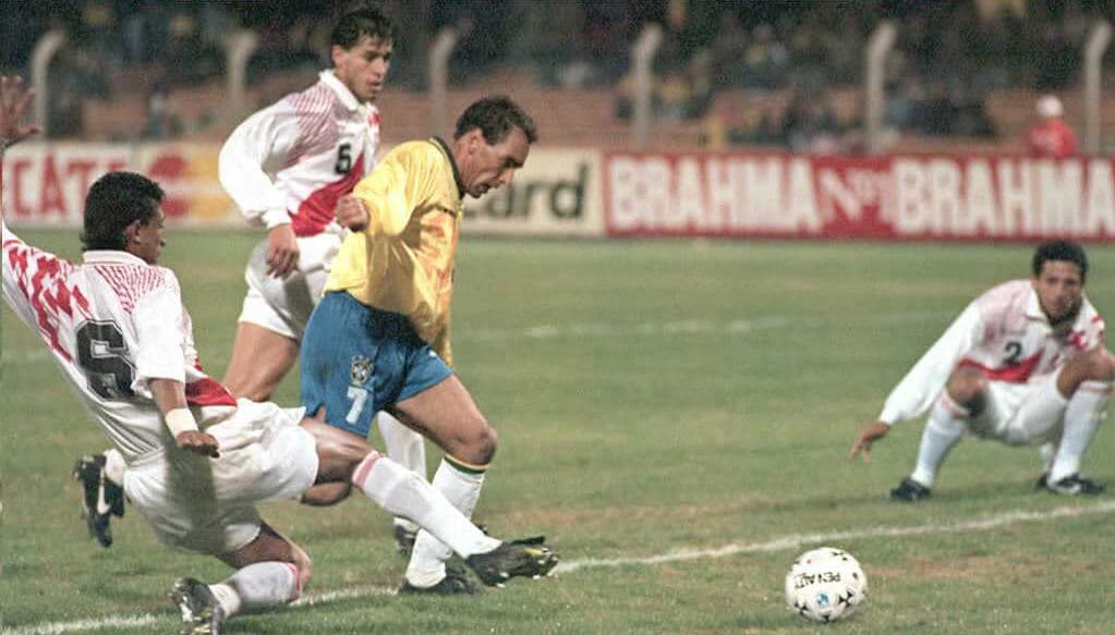 Peruanos y brasileños tienen una añeja rivalidad donde los ‘Pentacampones del Mundo’ tienen un amplio y aplastante domino sobre la selección inca con 29 triunfos y con tan solo tres derrotas en toda la historia.