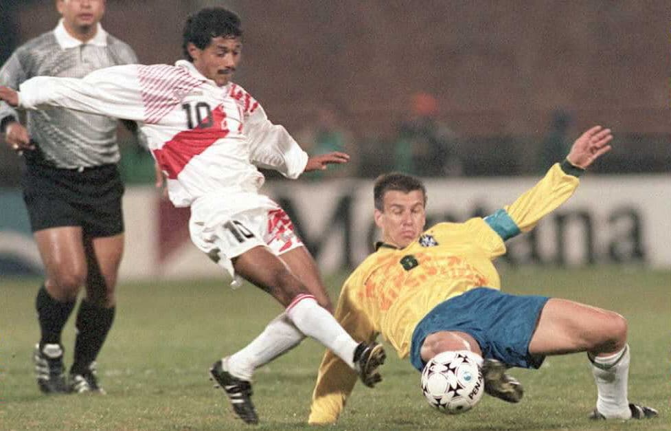 En Copa América Brasil le propinando dolorosas goleadas a Perú, dos de ellas por más de seis goles. Una de ella fue un 7-1 en la edición de 1949 cuando el torneo se disputó en territorio brasileño, esa goleada ayudó a que el ‘scratch’ lograra el título.
