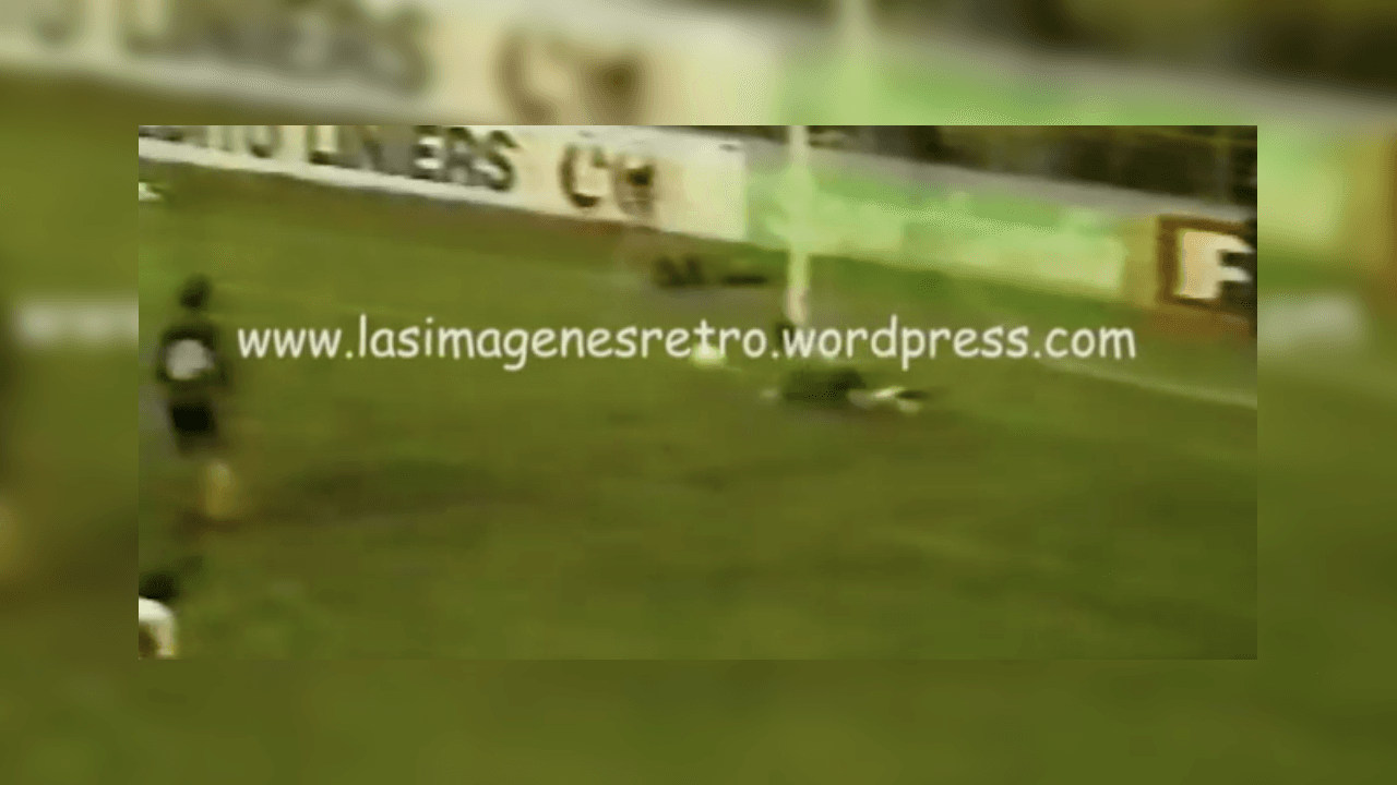 <b>López Turitich a Morena</b>
<br>13. Platense estaba perdiendo 2-0 ante
<b> </b>Boca y se empató el juego ocurrido en 1984. Gabriel Puentedura, portero de Calamar no puede seguir por una lesión, es reemplazado por Oscar Paulino López Turitich se enfrenta a Fernando Morena tomó la responsabilidad de ejecutarlo, pero no pudo contra el improvisado guardameta.