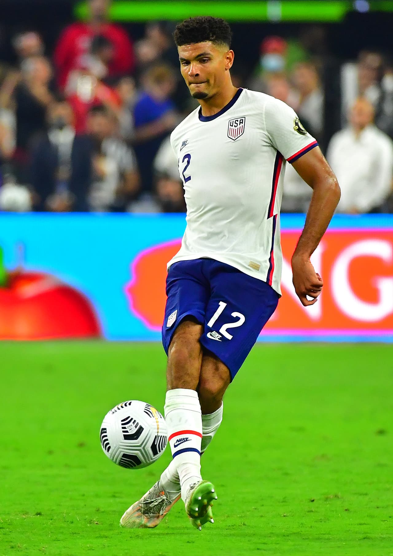 Es uno de los grandes valores de 'las Cinco Bandas', y fue el autor del gol de la victoria 1-0 de Estados Unidos ante México en la reciente final de la Copa Oro de la Concacaf.
<br>