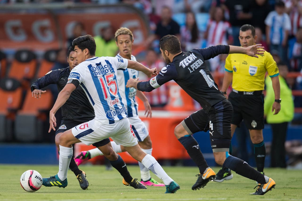 El primer tiempo fue toda una fiesta para las Chivas. 45 minutos les bastaron para sellar su primera victoria del torneo.