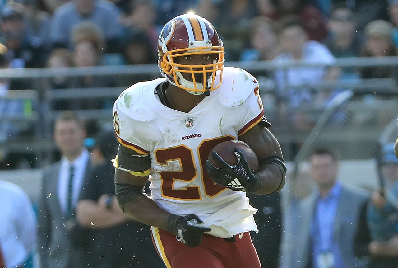 Adrian Peterson tiene como meta alcanzar las dos mil yardas